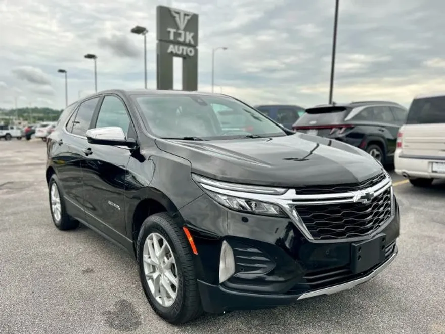 2022 Chevrolet Equinox LT photo 1