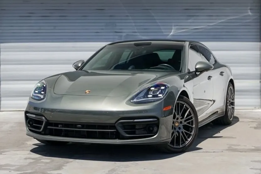 2023 Porsche Panamera 4 Platinum photo 1
