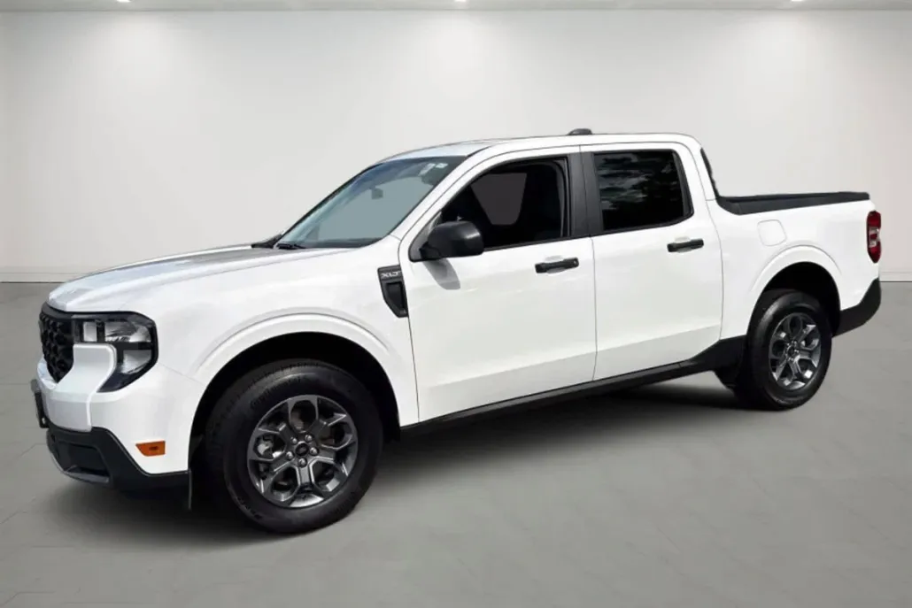 2025 Ford Maverick XLT photo 1