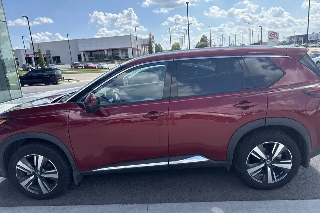 2021 Nissan Rogue SL photo 1