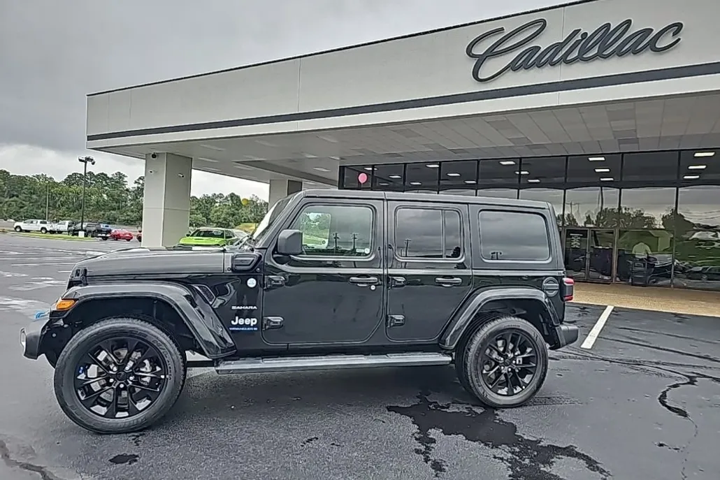 2023 Jeep Wrangler 4xe Sahara photo 1
