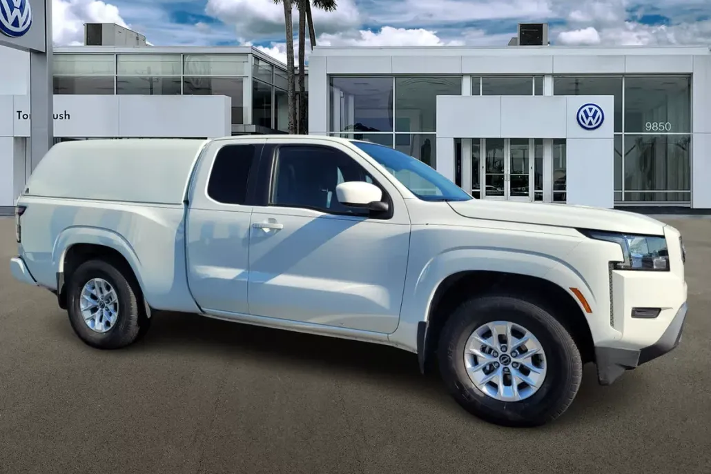 2024 Nissan Frontier SV photo 1