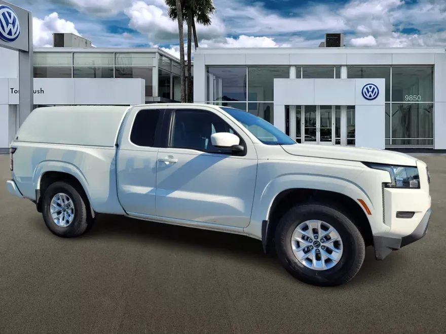 2024 Nissan Frontier SV photo 1