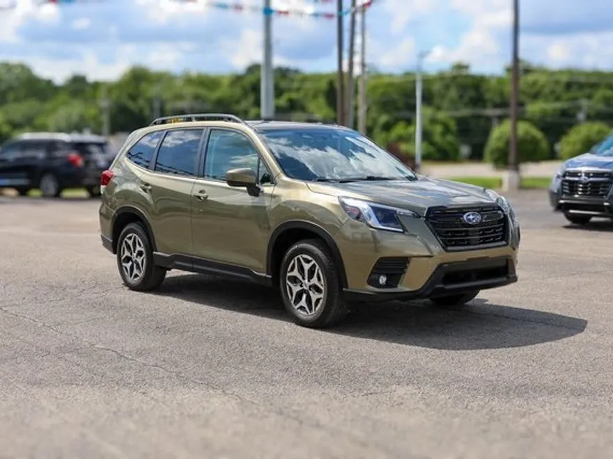 2024 Subaru Forester Premium Base photo 1