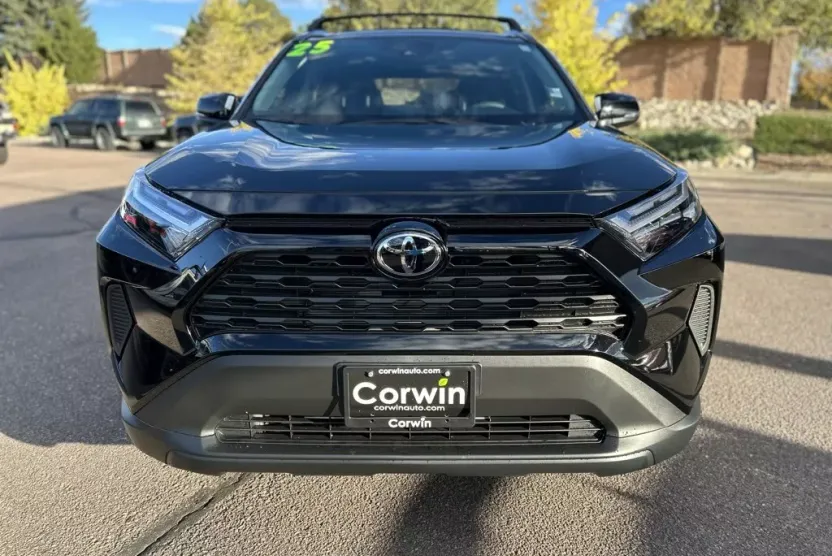 2025 Toyota RAV4 XLE photo 1