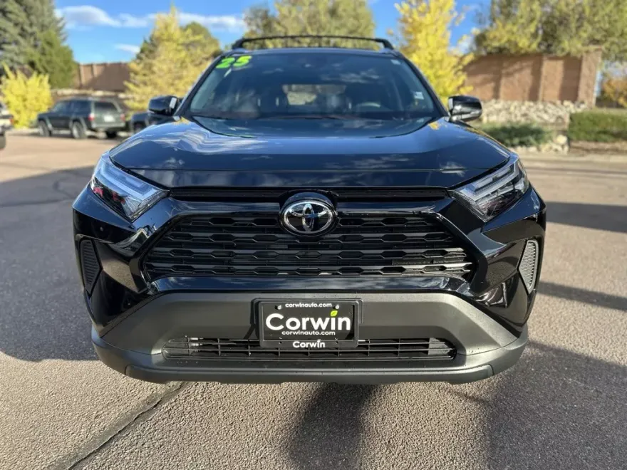 2025 Toyota RAV4 XLE photo 1