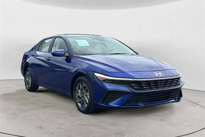 2024 Hyundai Elantra SEL photo 1