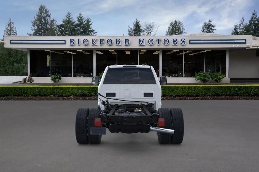 2025 Ford F-550 XLT photo 1