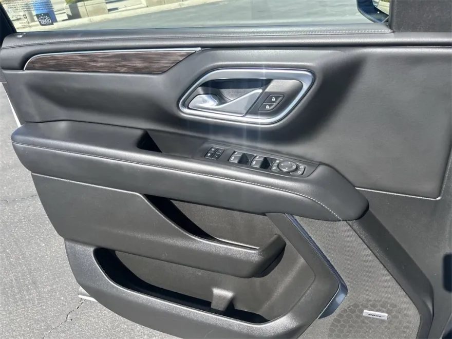 2024 Chevrolet Suburban Z71 photo 1