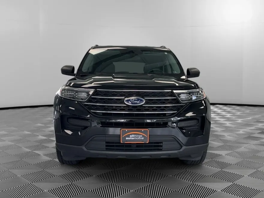 2024 Ford Explorer XLT photo 1