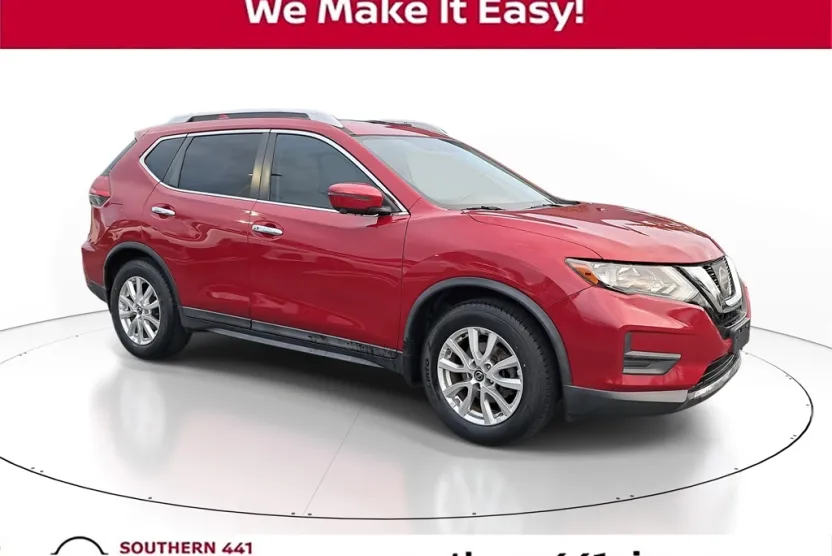 2017 Nissan Rogue SV photo 1