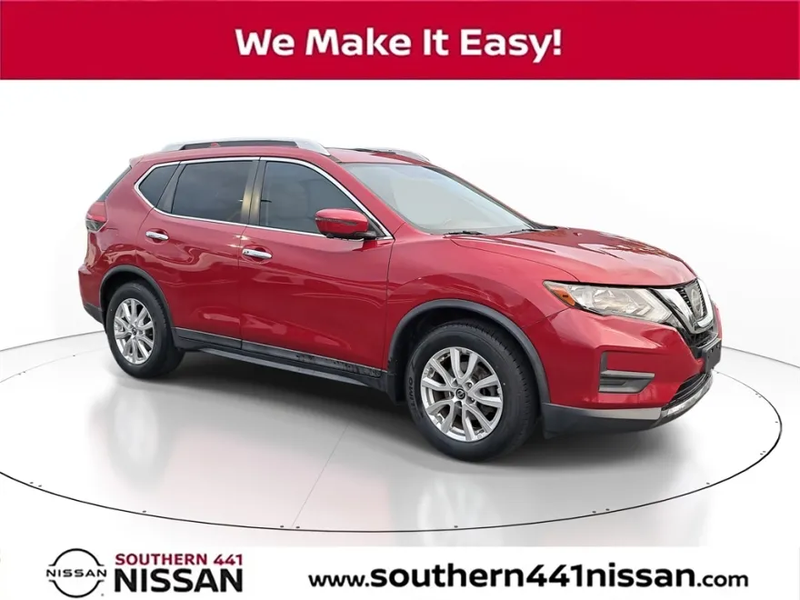 2017 Nissan Rogue SV photo 1