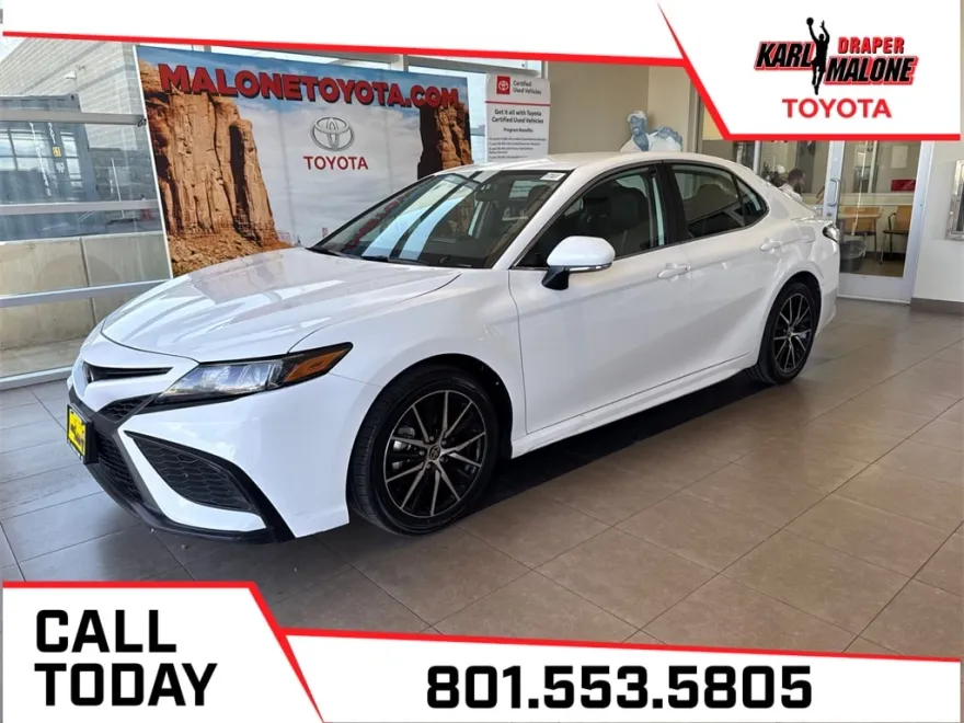 2024 Toyota Camry SE photo 1