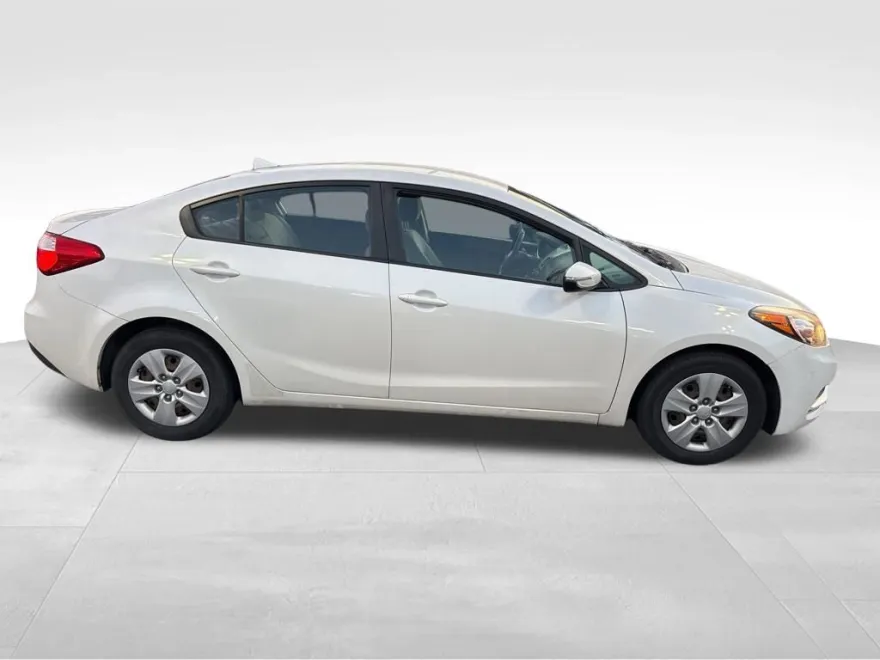 2016 Kia Forte LX photo 1