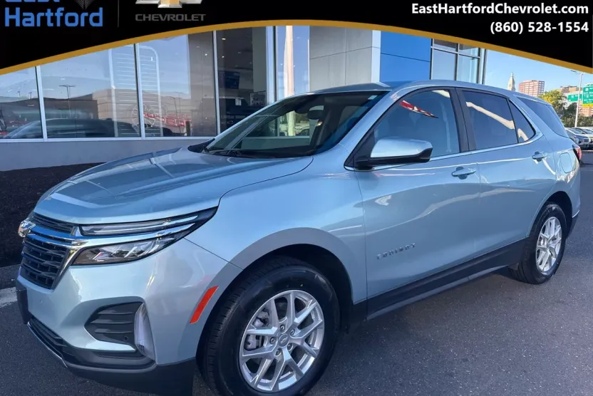 2022 Chevrolet Equinox LT photo 1