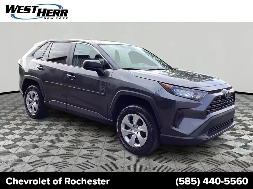 2022 Toyota RAV4 LE photo 1