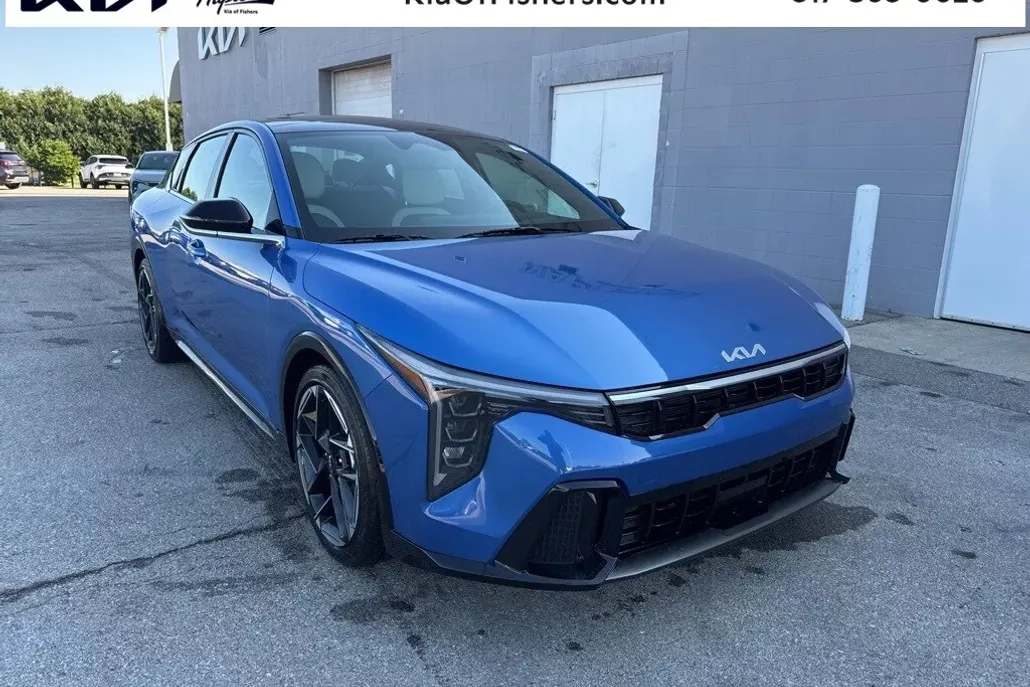 2025 Kia K4 GT-Line photo 1