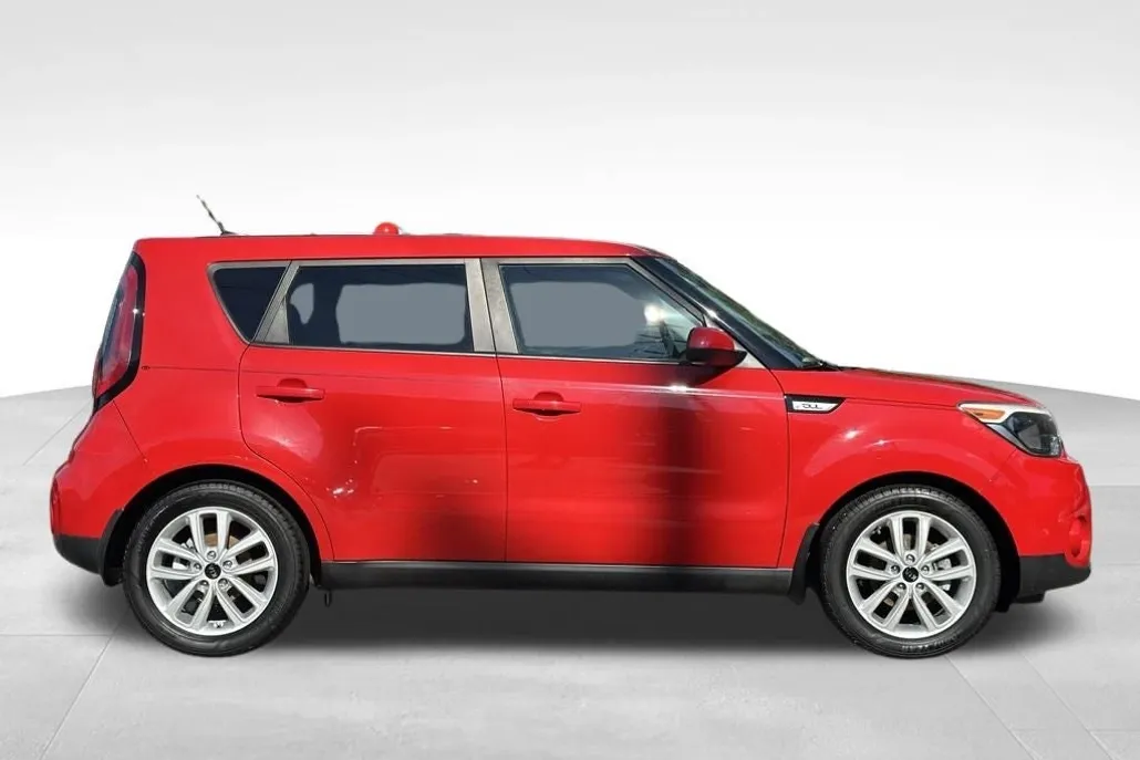 2017 Kia Soul Plus photo 1