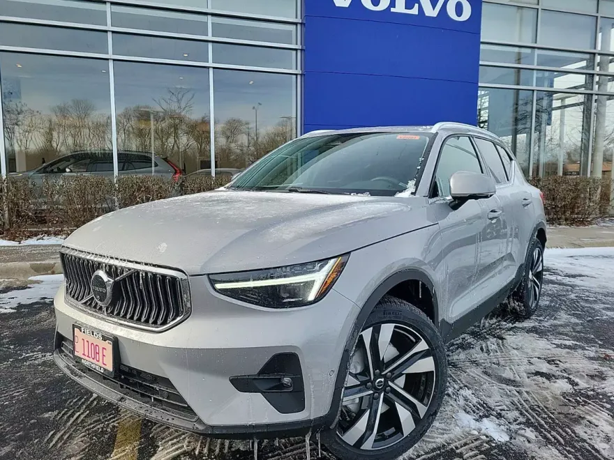 2025 Volvo XC40 Plus photo 1