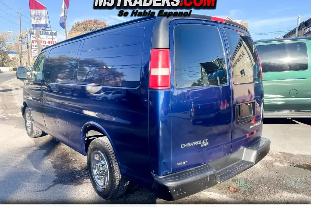 2004 Chevrolet Express 1500 Cargo photo 1
