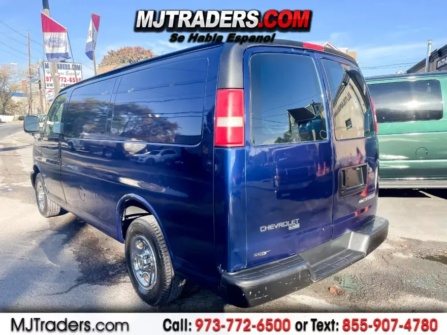 2004 Chevrolet Express 1500 Cargo photo 1