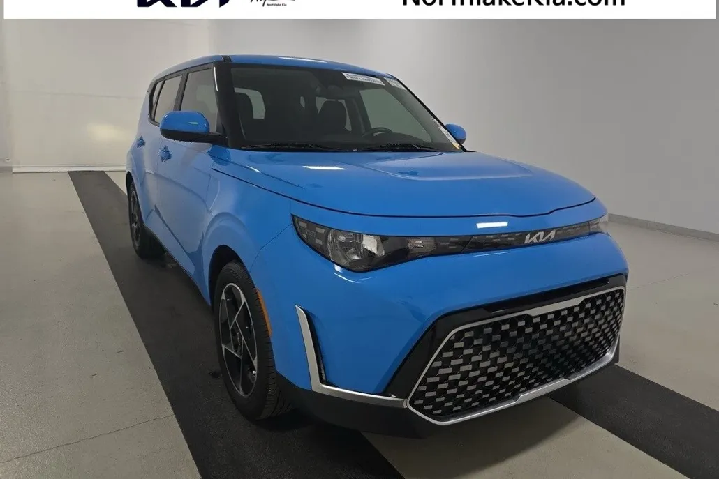 2024 Kia Soul EX photo 1