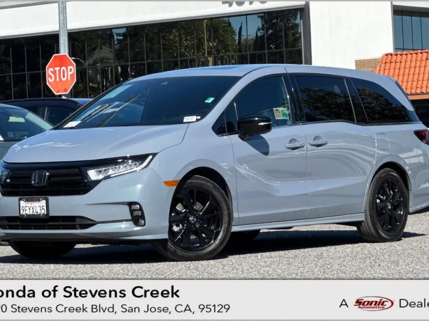 2023 Honda Odyssey Sport photo 1