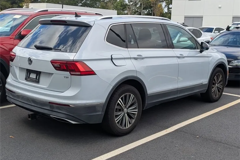 2018 Volkswagen Tiguan SEL photo 1