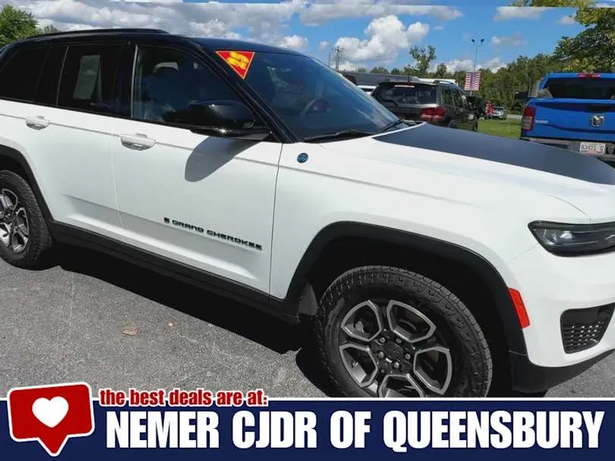 2023 Jeep Cherokee 4xe Trailhawk photo 1