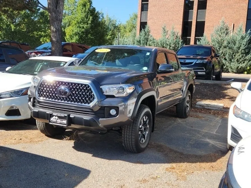 2018 Toyota Tacoma TRD Off-Road V6 photo 1