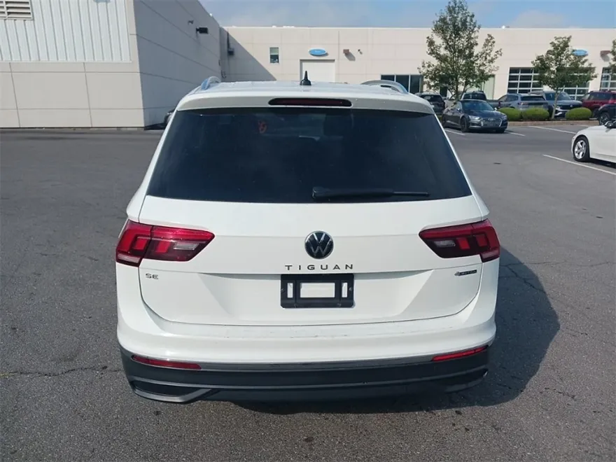 2022 Volkswagen Tiguan SE photo 1