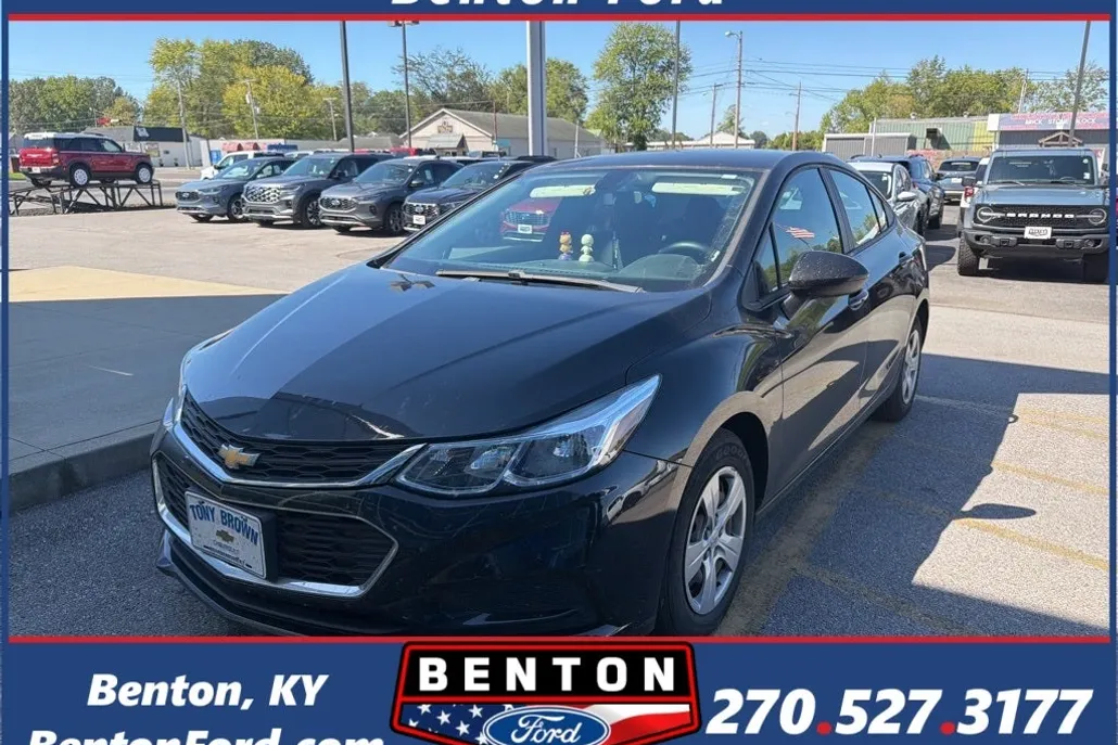2017 Chevrolet Cruze LS photo 1