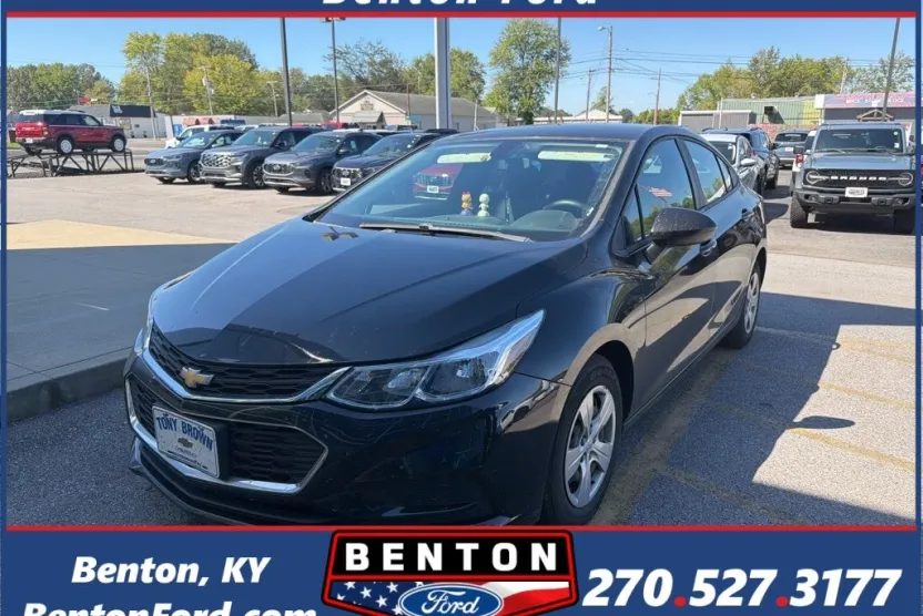 2017 Chevrolet Cruze LS photo 1