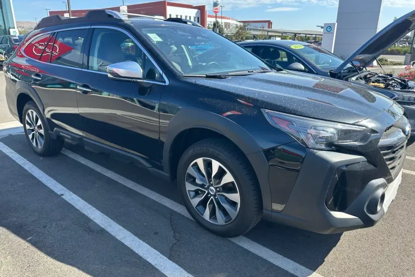 2023 Subaru Outback Touring photo 1