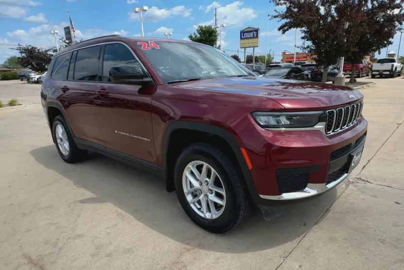 2024 Jeep Grand Cherokee Laredo photo 1