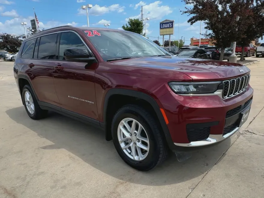 2024 Jeep Grand Cherokee Laredo photo 1