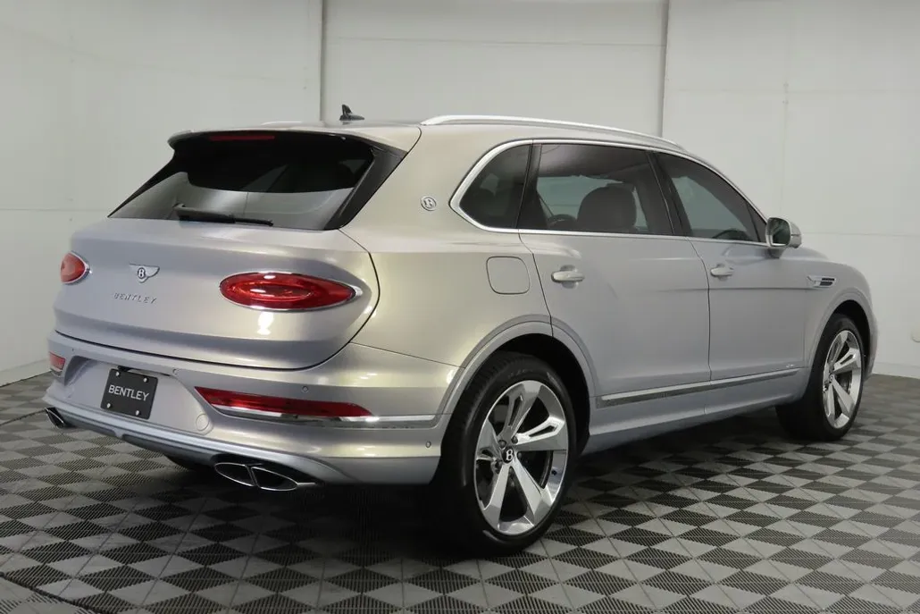 2025 Bentley Bentayga EWB V8 photo 1