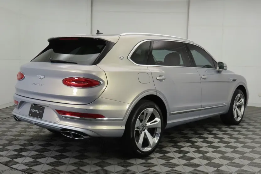 2025 Bentley Bentayga EWB V8 photo 1
