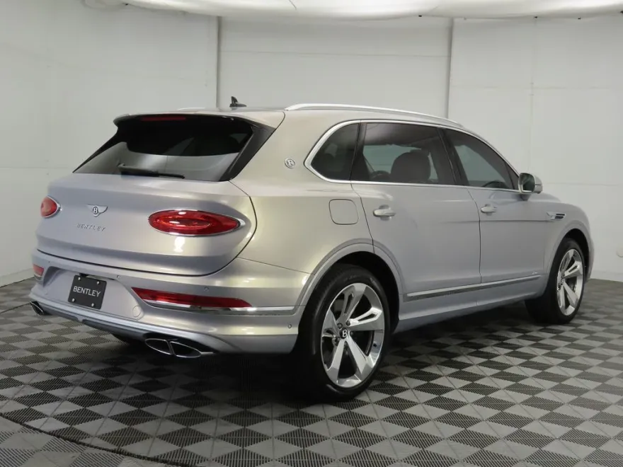2025 Bentley Bentayga EWB V8 photo 1