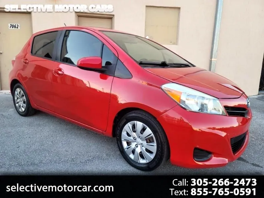 2013 Toyota Yaris LE photo 1
