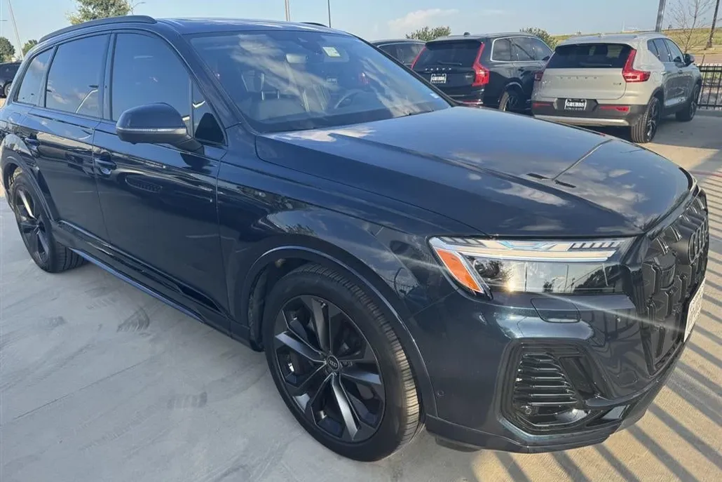 2025 Audi Q7 Prestige photo 1