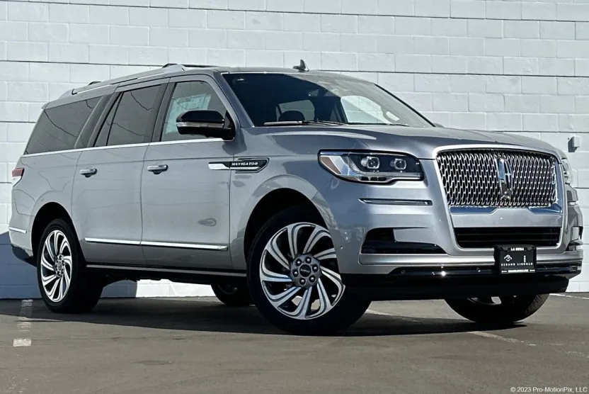 2024 Lincoln Navigator L Reserve photo 1