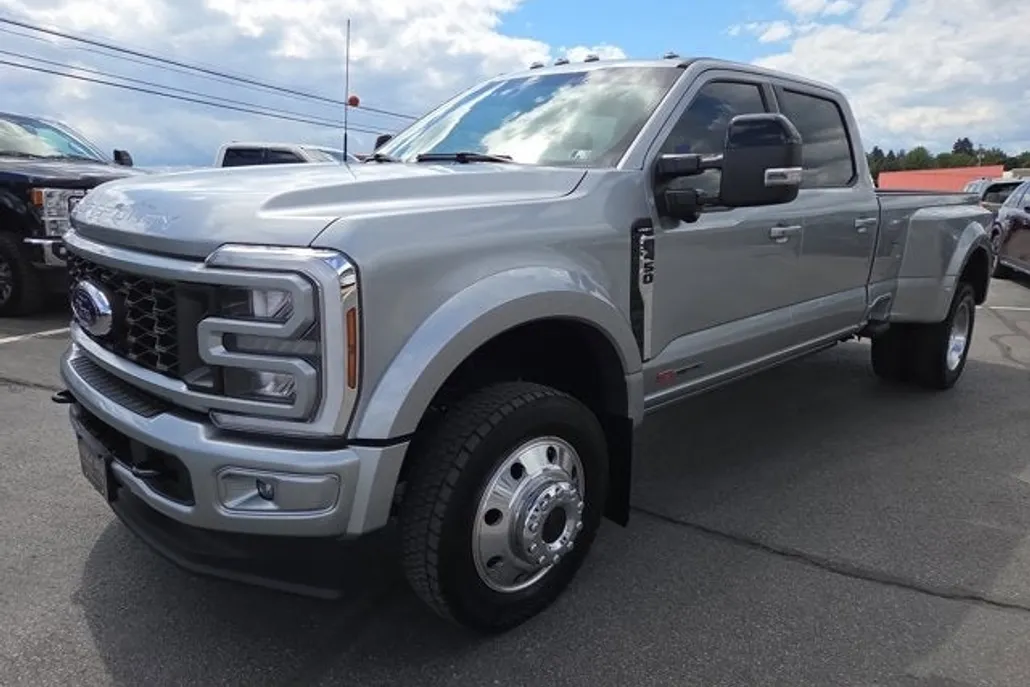 2024 Ford F-450 Lariat photo 1