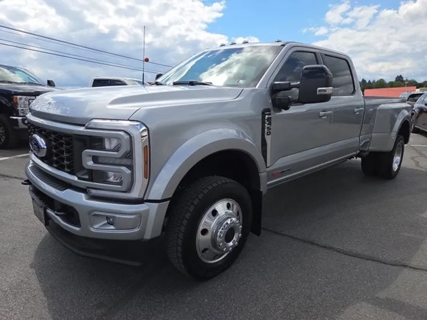 2024 Ford F-450 Lariat photo 1