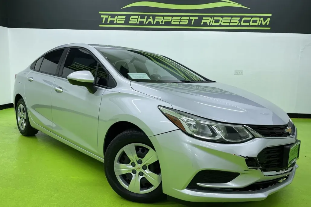 2017 Chevrolet Cruze LS photo 1
