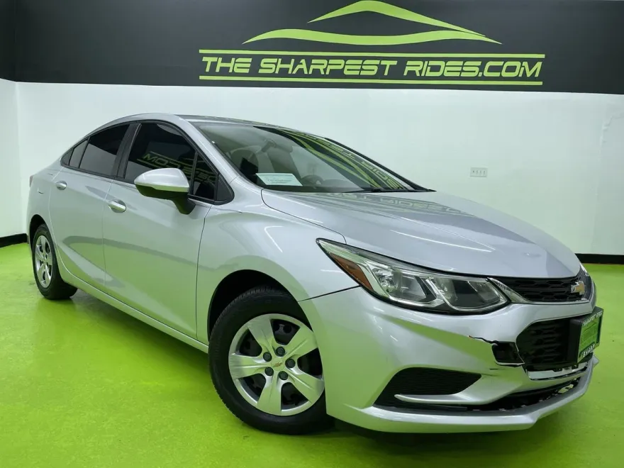 2017 Chevrolet Cruze LS photo 1