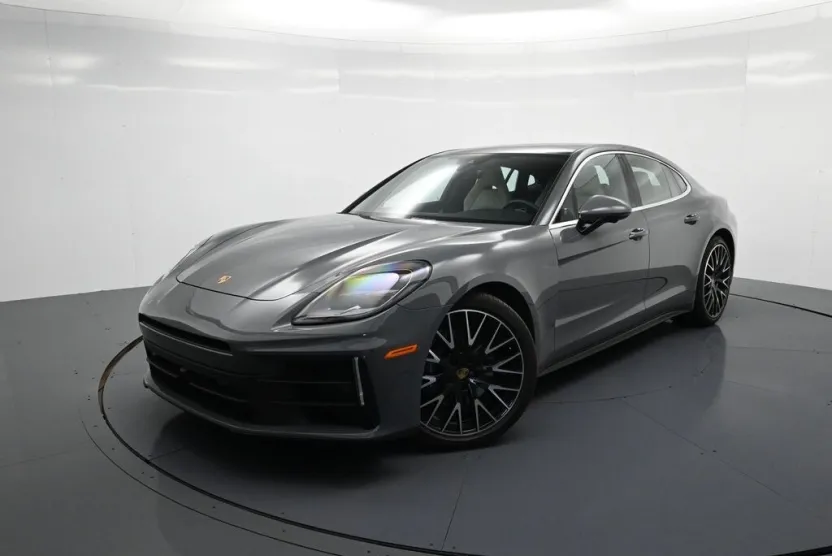 2025 Porsche Panamera 4 photo 1