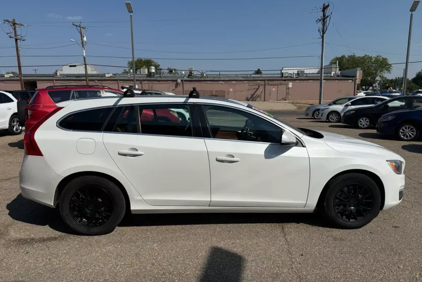 2015 Volvo V60 T5 Premier Plus photo 1