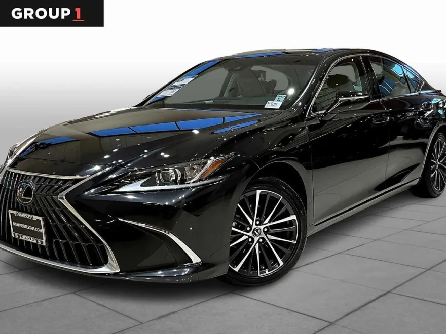 2025 Lexus ES 300h photo 1