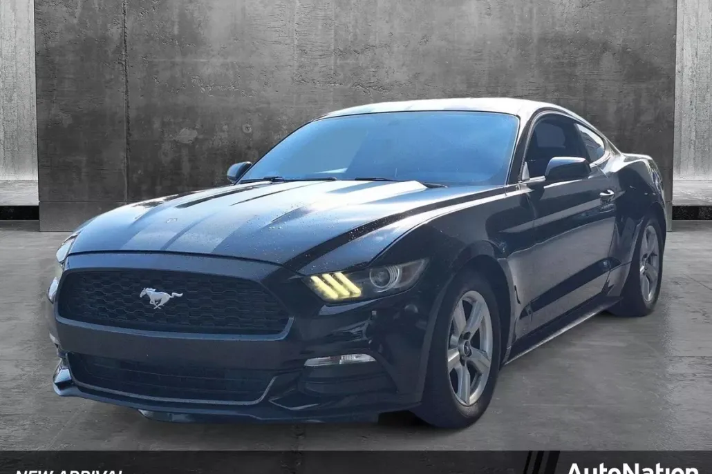 2016 Ford Mustang V6 photo 1